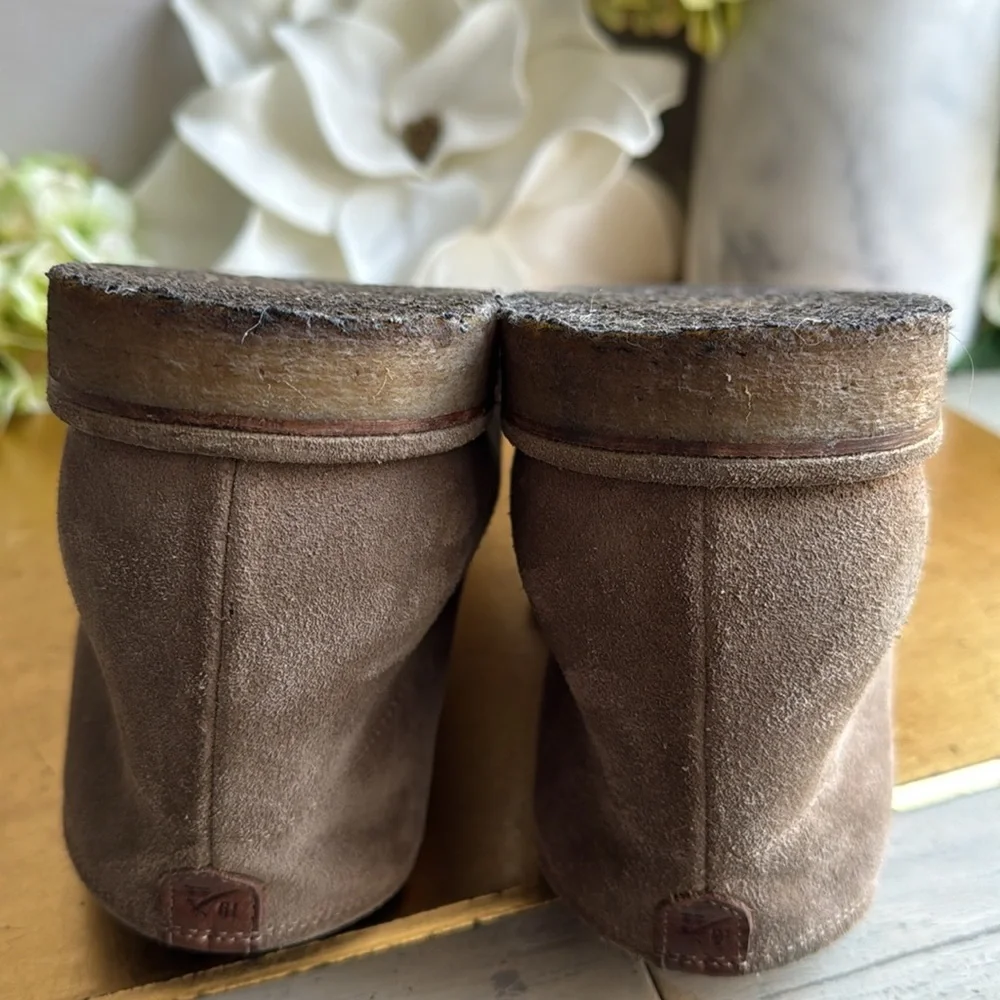Allen Edmonds Montauk Chukka Boot in Natural Suede
